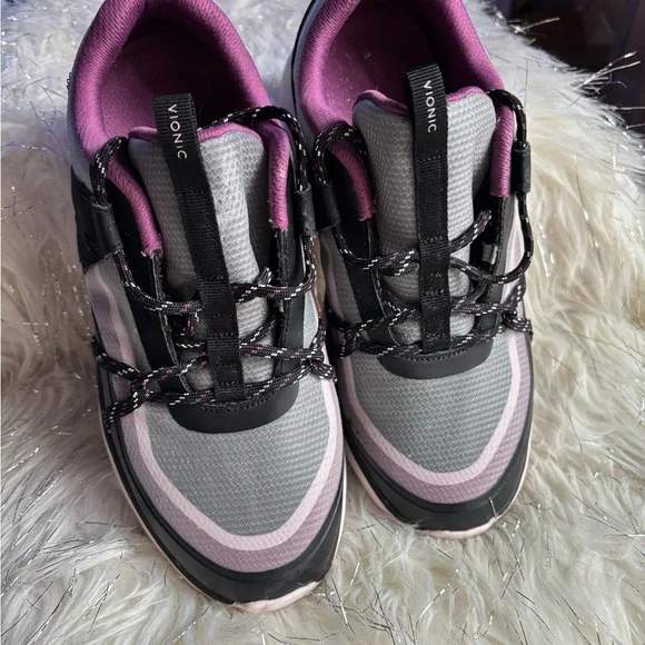 VIONIC Black and Pink Low-Top Sneakers with Rubber Sole - Picture 2 of 13
